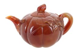 CHINESE AGATE TEAPOT AND COVER, LATE 20TH CENTURY
