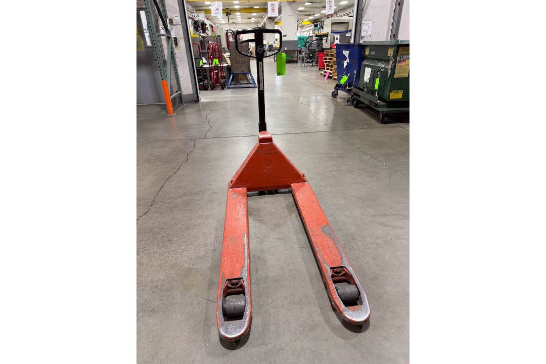 BT 5,000 lb Hydraulic Hand Pallet Truck - Image 3 of 5