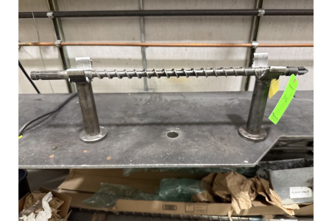 Injection Molding Machine Screw - Image 1 of 4