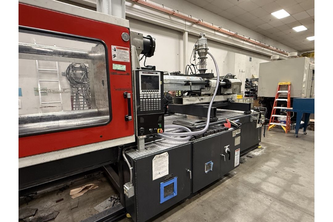 Milacron 450 Ton Injection Molding Press - Image 2 of 8