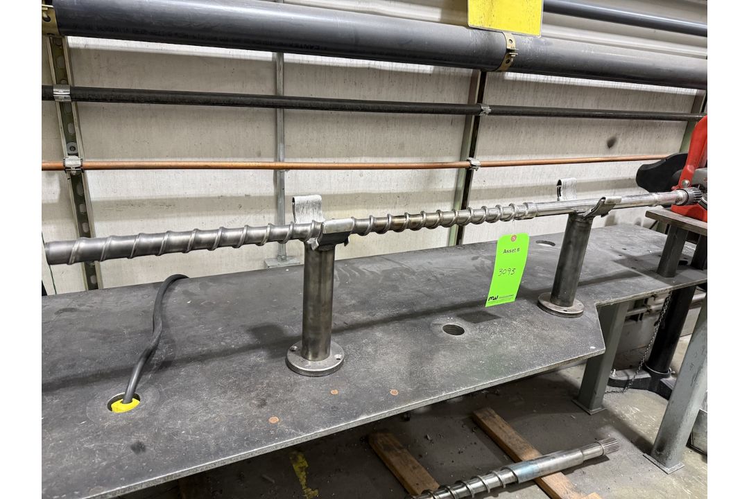 Injection Molding Machine Screw - Image 1 of 4