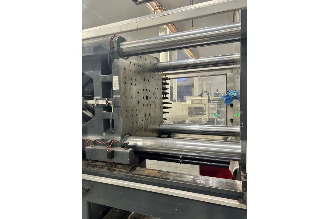 2018 Milacron MTs-400 400-Ton Injection Molding Machine - Image 3 of 4