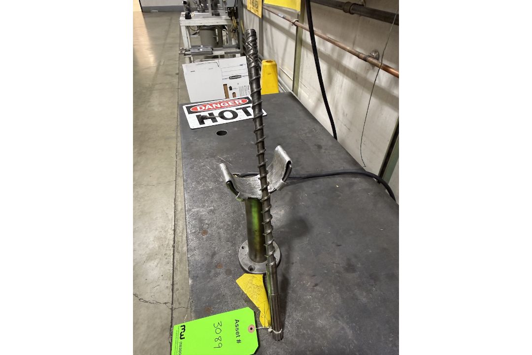 Injection Molding Machine Screw - Image 1 of 4