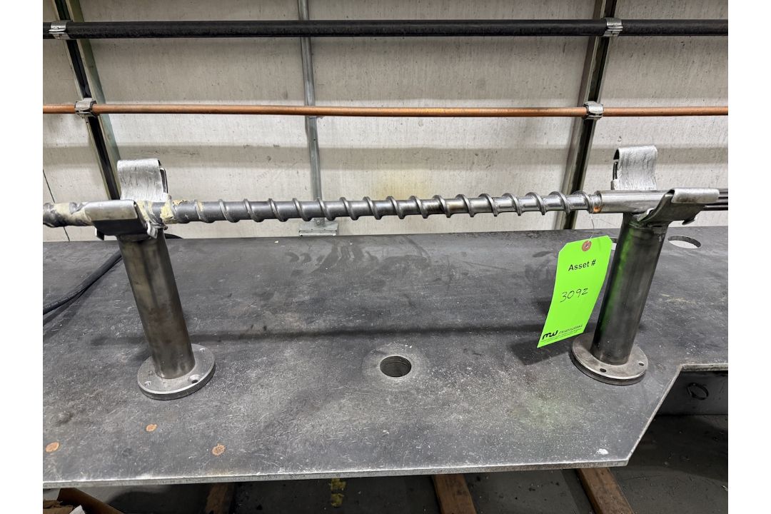 Injection Molding Machine Screw - Image 1 of 3
