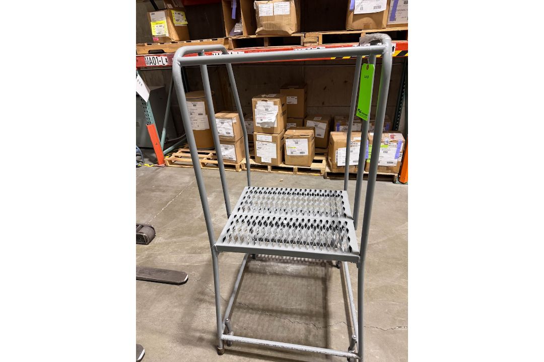 3-Step Rolling Ladder - Image 3 of 4