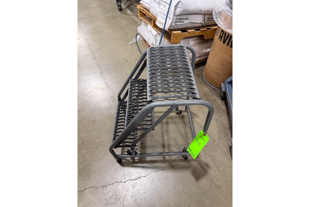 3-Step Rolling Ladder - Image 1 of 3