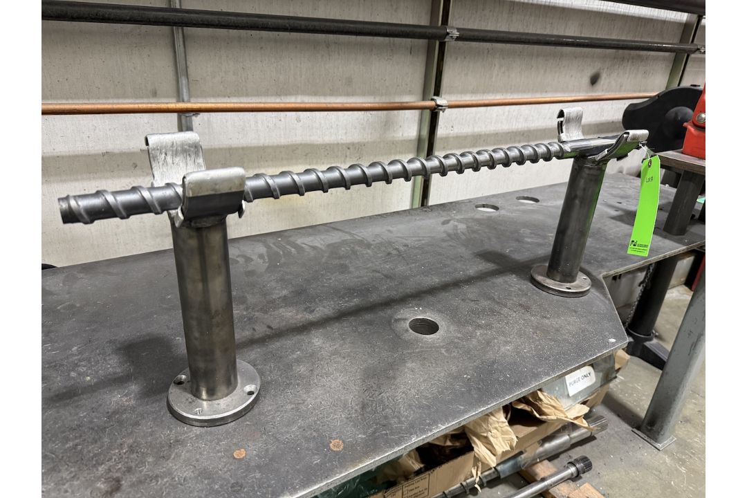 Injection Molding Machine Screw - Image 1 of 4