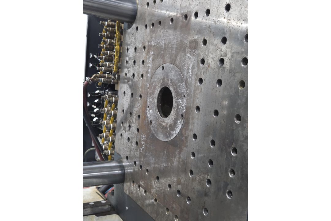 2016 Milacron Ferromatik 220 Ton Injection Molding Press - Only 2,718 Hours - Image 9 of 25
