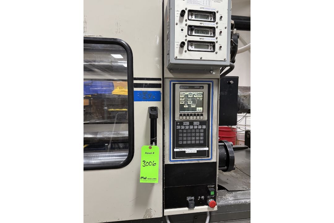 Cincinnati Milacron 300 Ton Injection Molding Press - Image 9 of 9