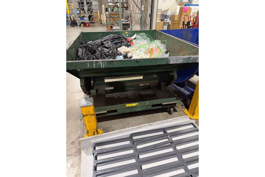 iesco 1.5 Cu. Yd. Self-Dumping Hopper on Casters - Image 3 of 5