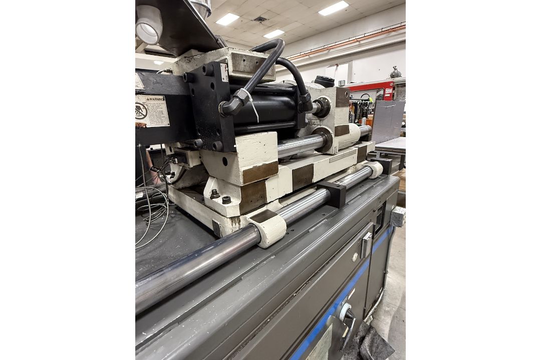 Cincinnati Milacron 220 Ton Injection Molding Press - Image 5 of 13