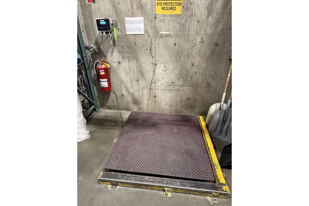 Avery Weigh-Tronix Floor Scale w/Digital Indicator - Image 1 of 5