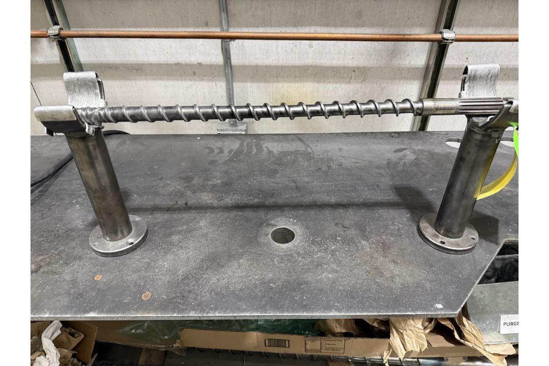 Injection Molding Machine Screw - Image 1 of 3