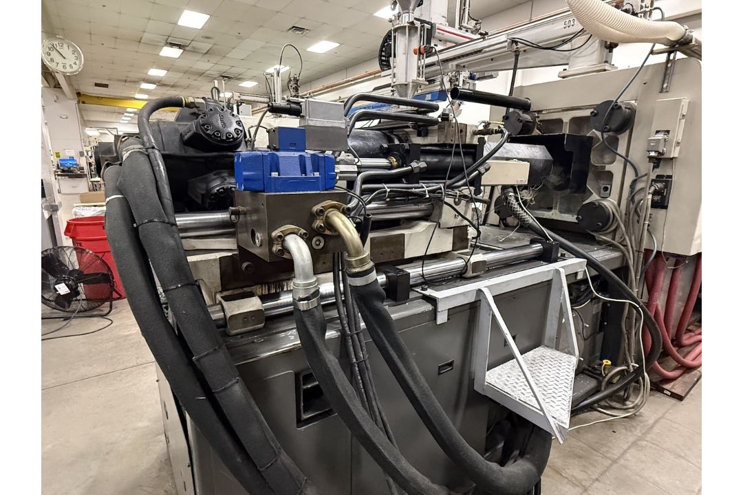 Cincinnati Milacron 220 Ton Injection Molding Press - Image 11 of 13