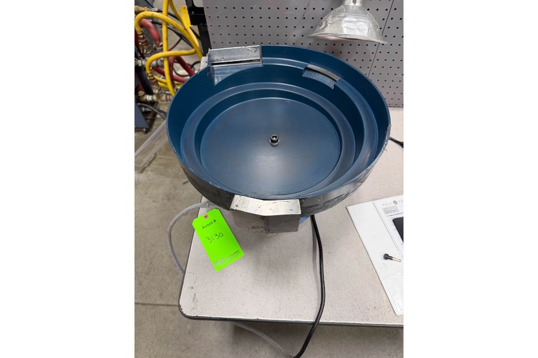 California Vibratory Feeders Vibratory Bowl Feeder w/Linear Track - Image 1 of 5