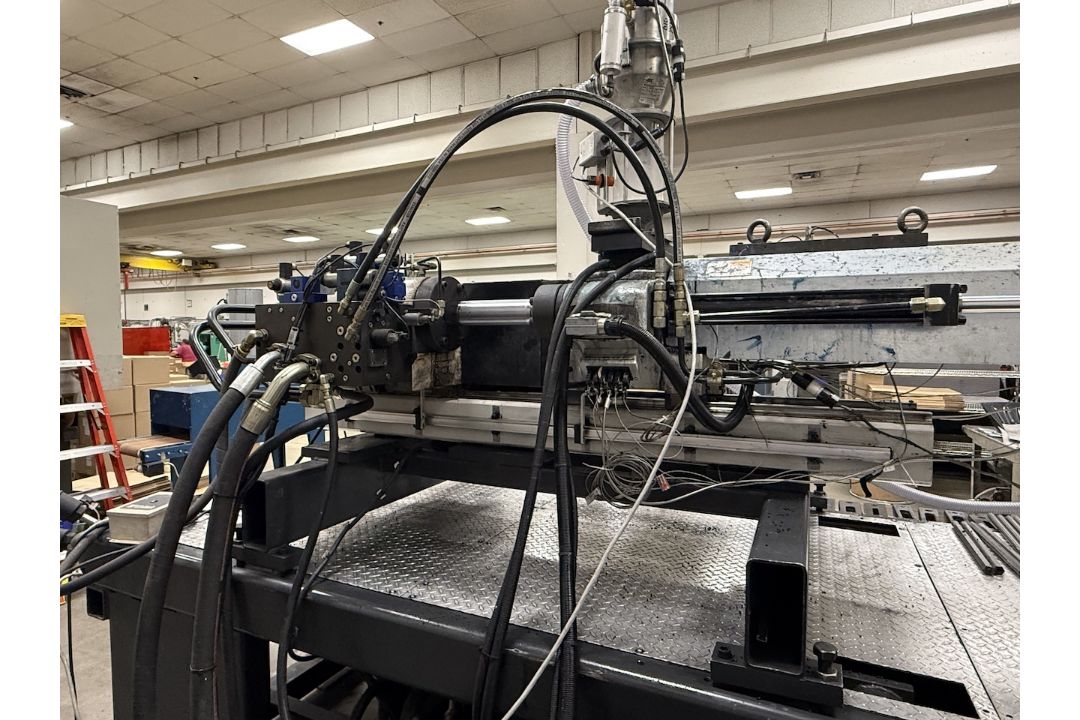 Milacron 450 Ton Injection Molding Press - Image 6 of 8