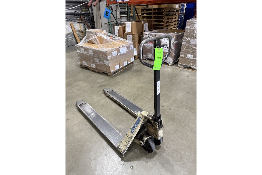 Crown Manual Hydraulic Pallet Jack - Image 1 of 4