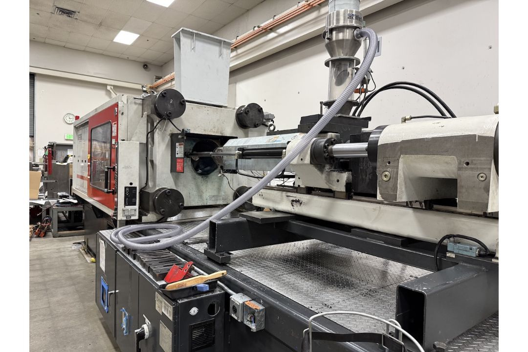 Milacron 450 Ton Injection Molding Press - Image 3 of 8
