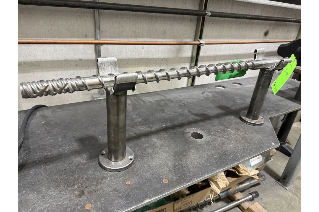 Injection Molding Machine Screw - Image 1 of 3