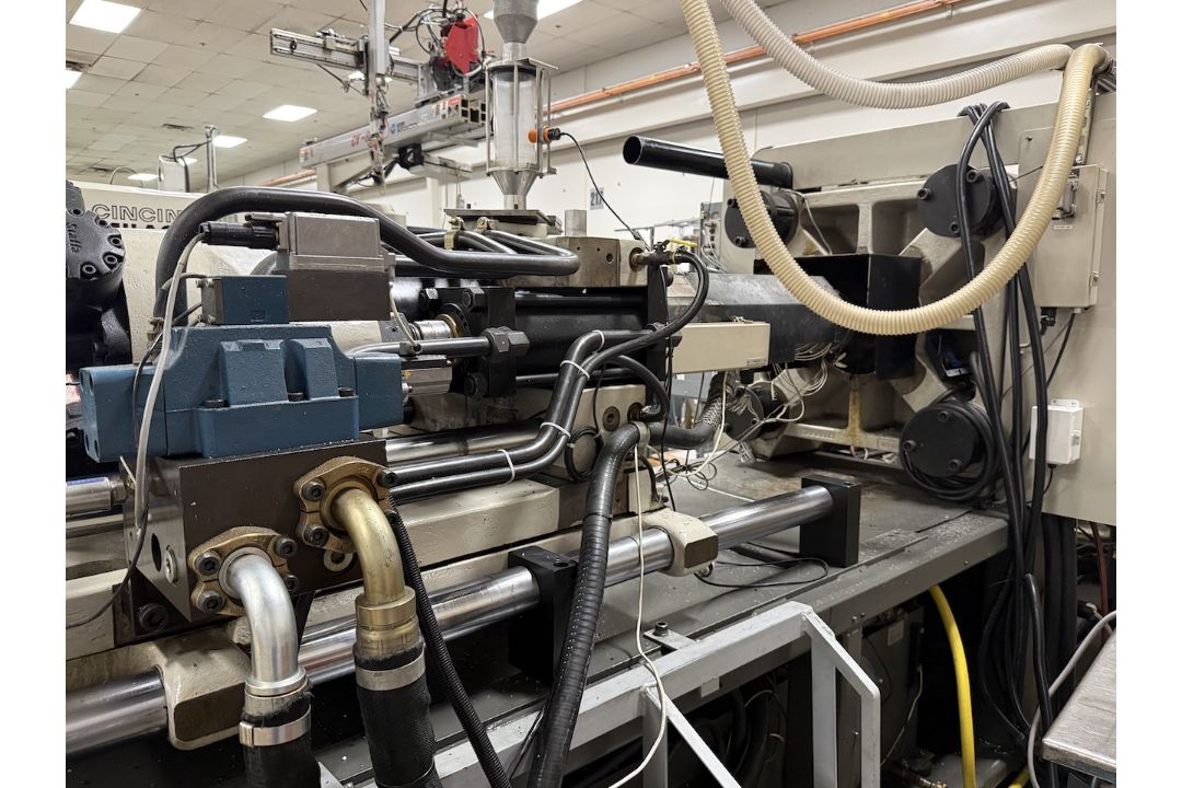 Cincinnati Milacron 300 Ton Injection Molding Press - Image 7 of 9