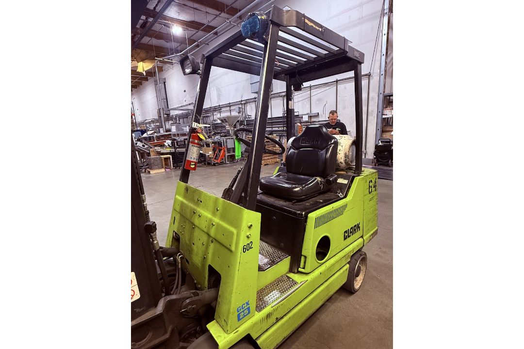 Clark 5,000 lb. Capacity Forklift - Image 5 of 9