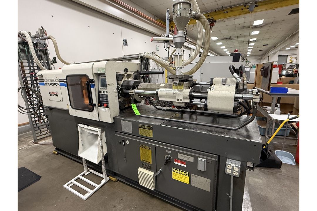 Cincinnati Milacron 55 Ton Injection Molding Press - Image 4 of 16