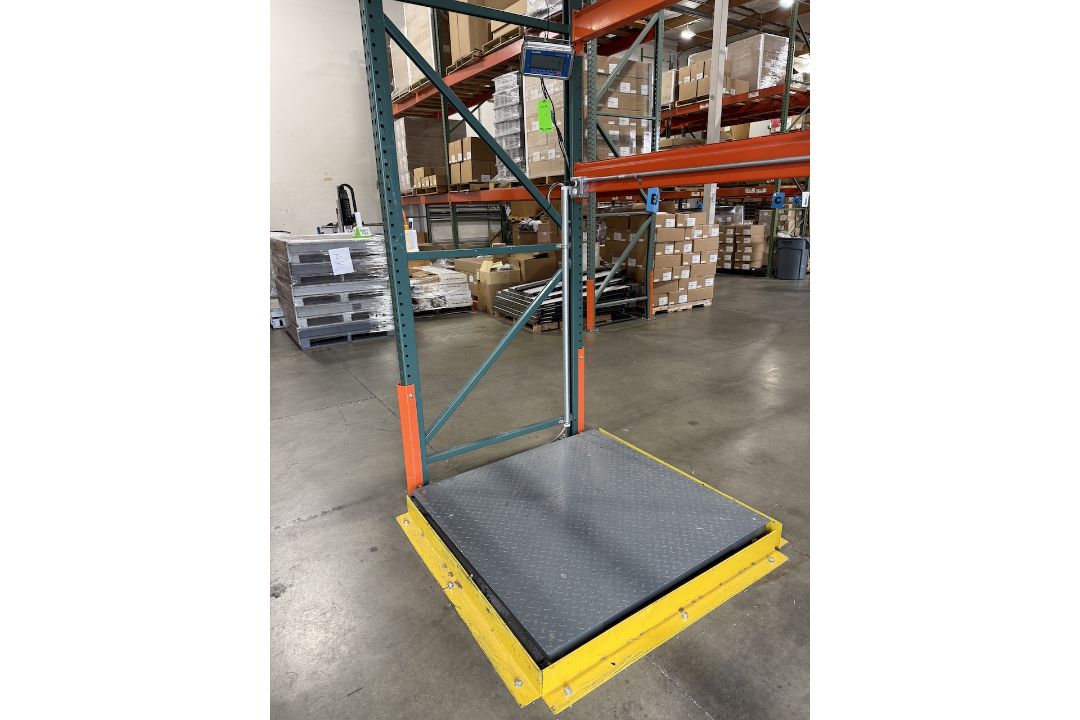 WorldWeigh Floor Scale w/Digital Indicator - Image 1 of 5