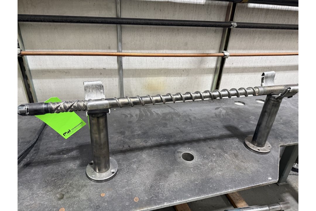 Injection Molding Machine Screw - Image 1 of 5