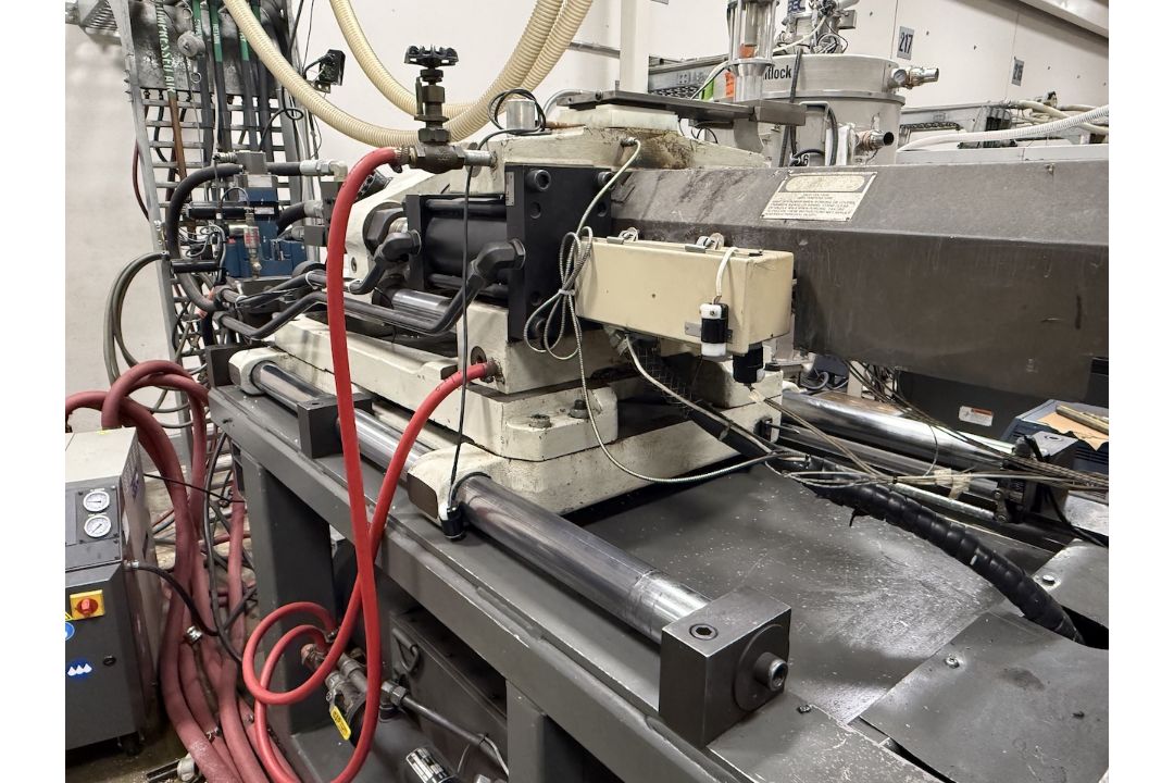 Cincinnati Milacron 165 Ton Injection Molding Press - Image 5 of 7