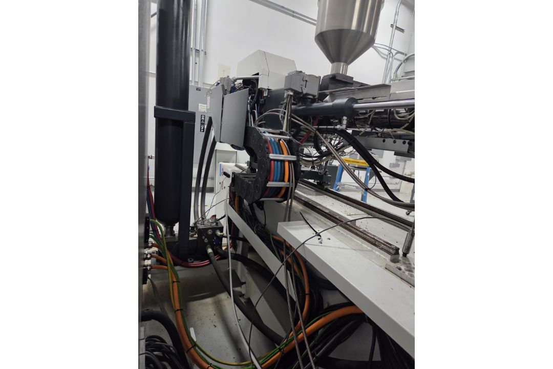 2016 Milacron Ferromatik 220 Ton Injection Molding Press - Only 2,718 Hours - Image 13 of 25