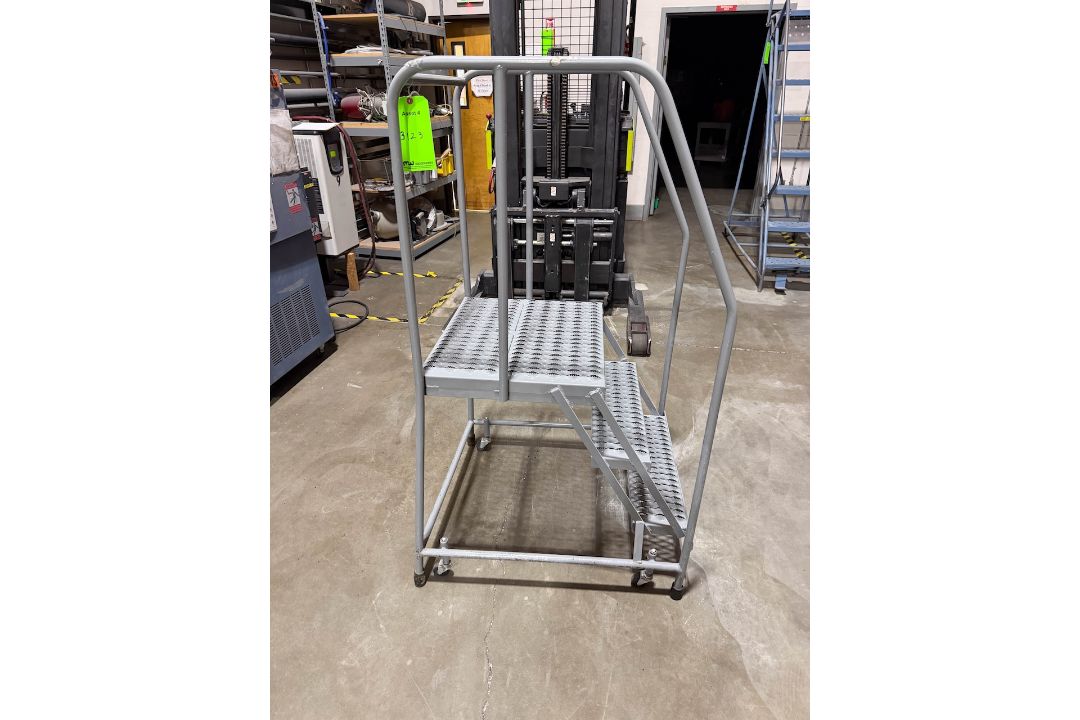 3-Step Rolling Ladder - Image 1 of 4