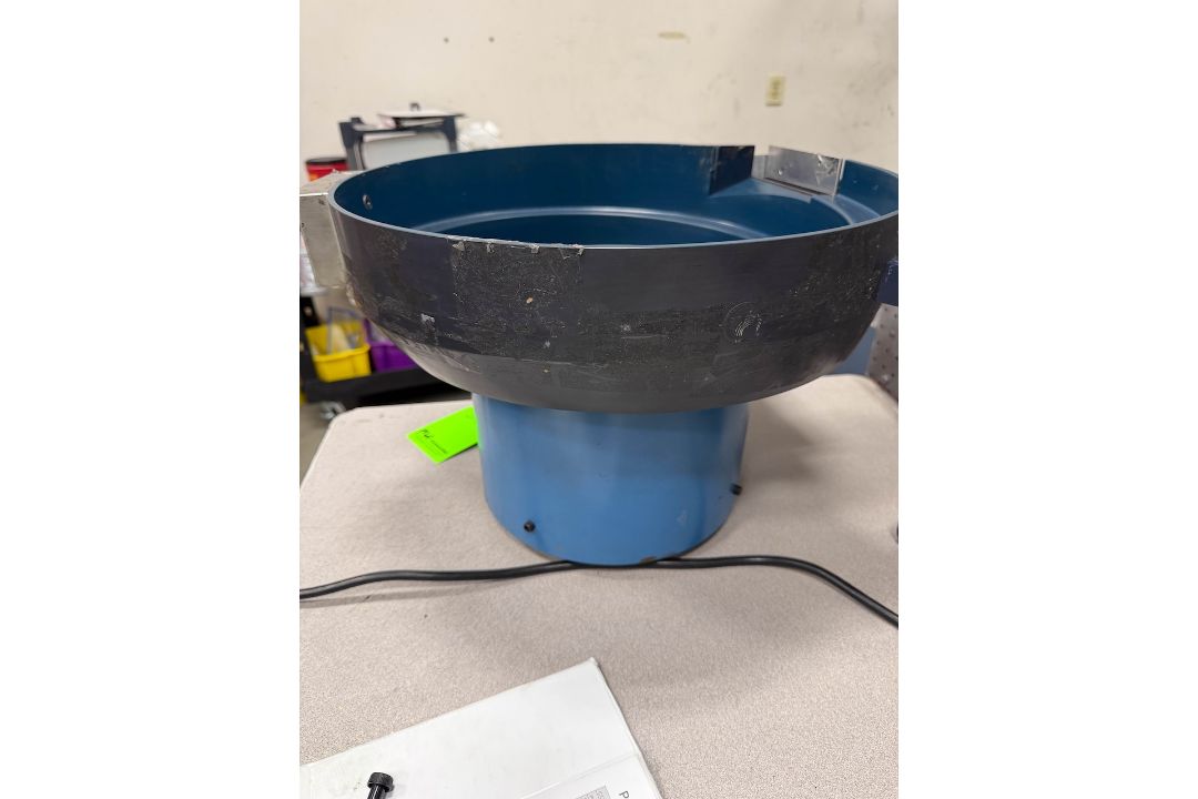 California Vibratory Feeders Vibratory Bowl Feeder w/Linear Track - Image 3 of 5