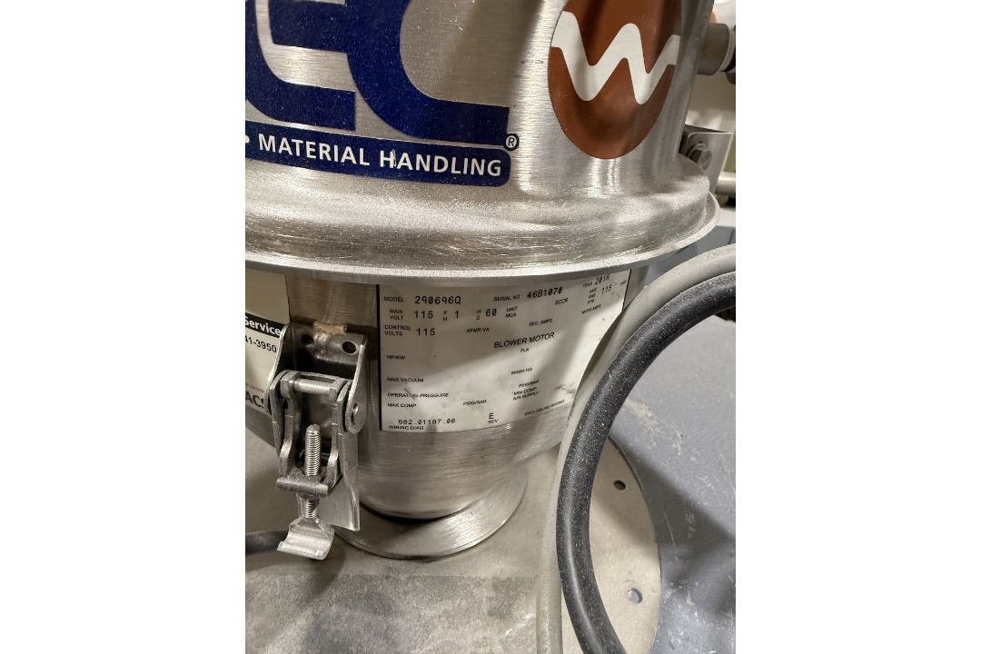 2016 AEC-Whitlock Vacuum Loader - Image 1 of 4