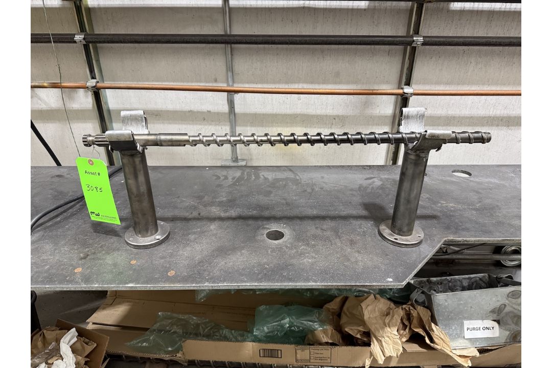 Injection Molding Machine Screw - Image 1 of 3