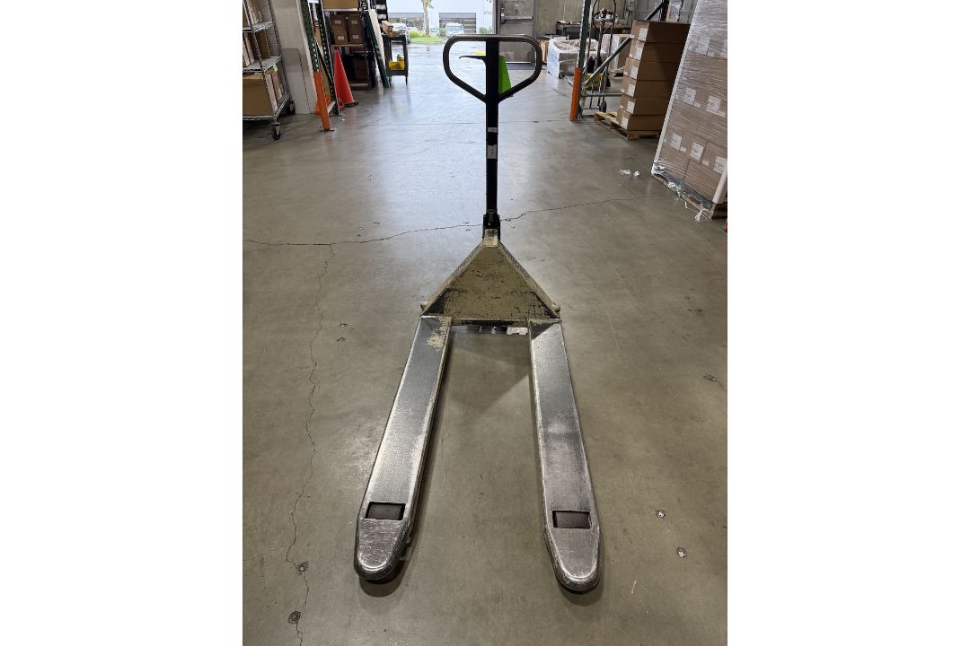 Crown Manual Hydraulic Pallet Jack - Image 3 of 4