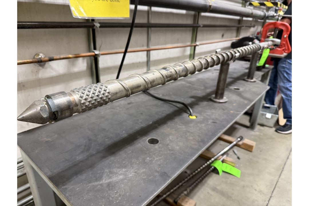 Injection Molding Machine Screw - Image 1 of 6