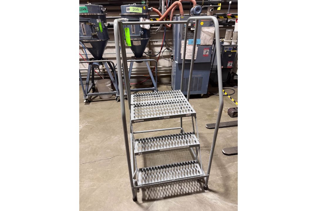 3-Step Rolling Ladder - Image 2 of 4