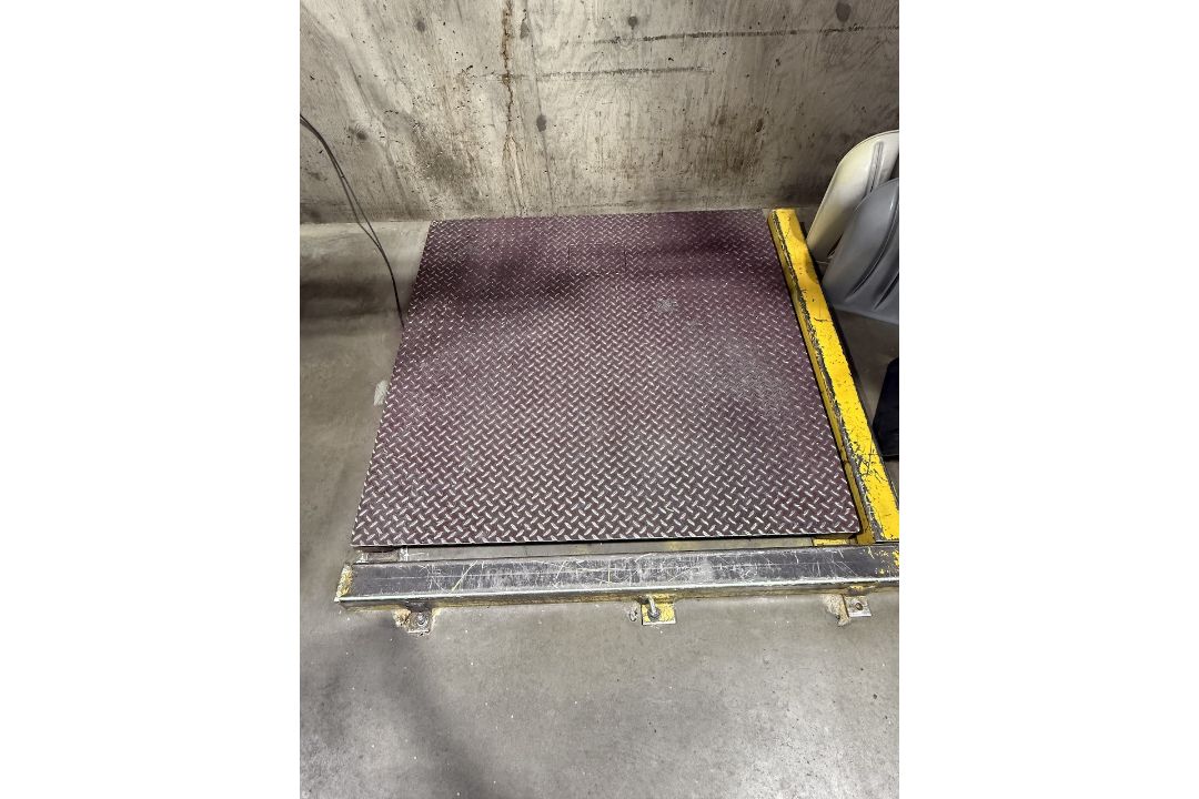 Avery Weigh-Tronix Floor Scale w/Digital Indicator - Image 2 of 5