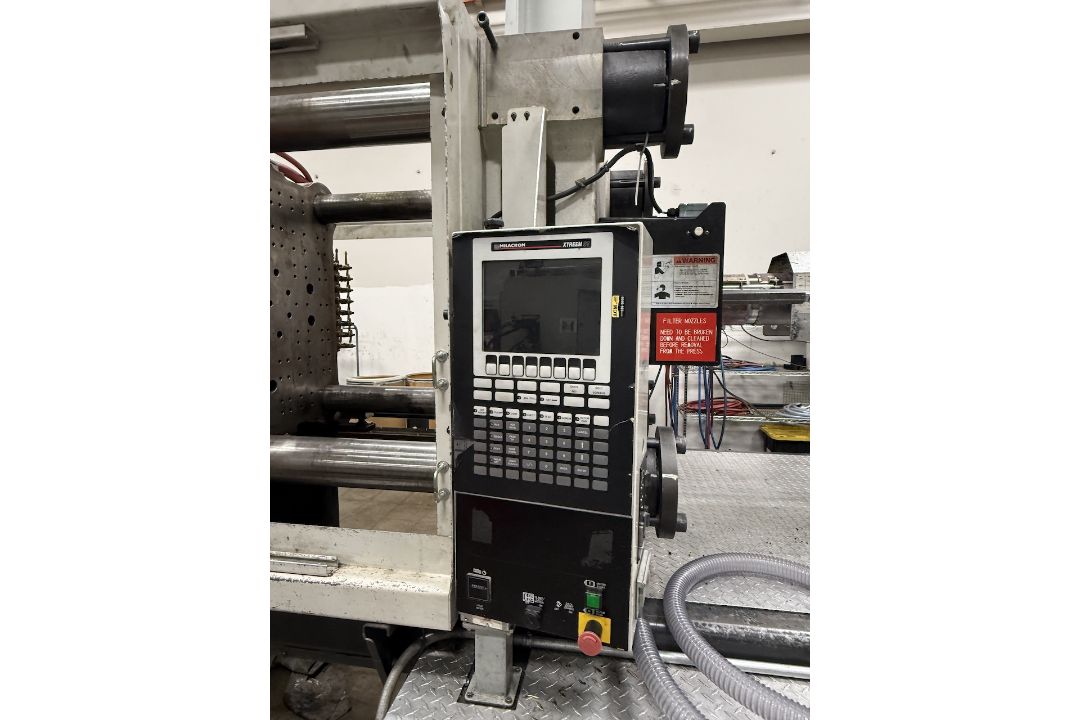 Milacron 450 Ton Injection Molding Press - Image 5 of 8