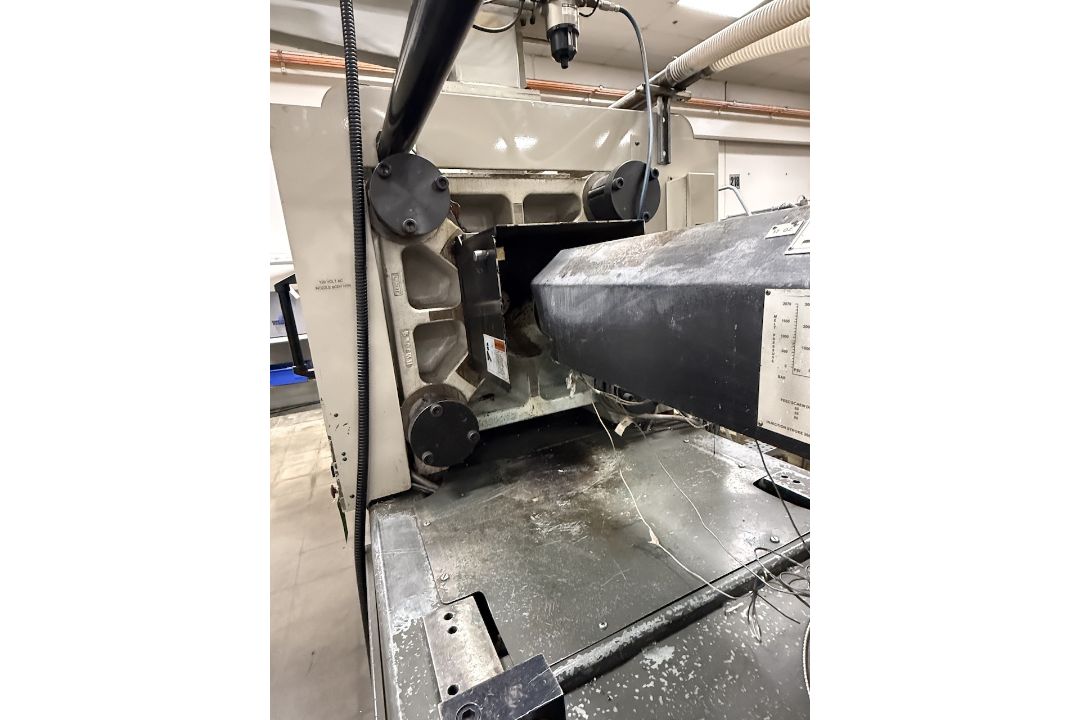 Cincinnati Milacron 220 Ton Injection Molding Press - Image 6 of 13