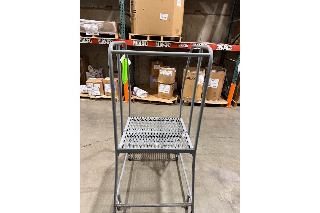 3-Step Rolling Ladder - Image 3 of 3
