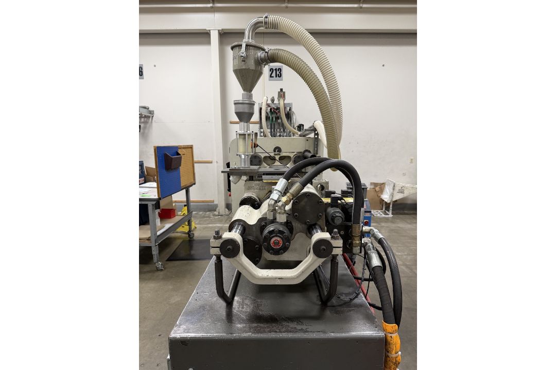 Cincinnati Milacron 55 Ton Injection Molding Press - Image 5 of 16