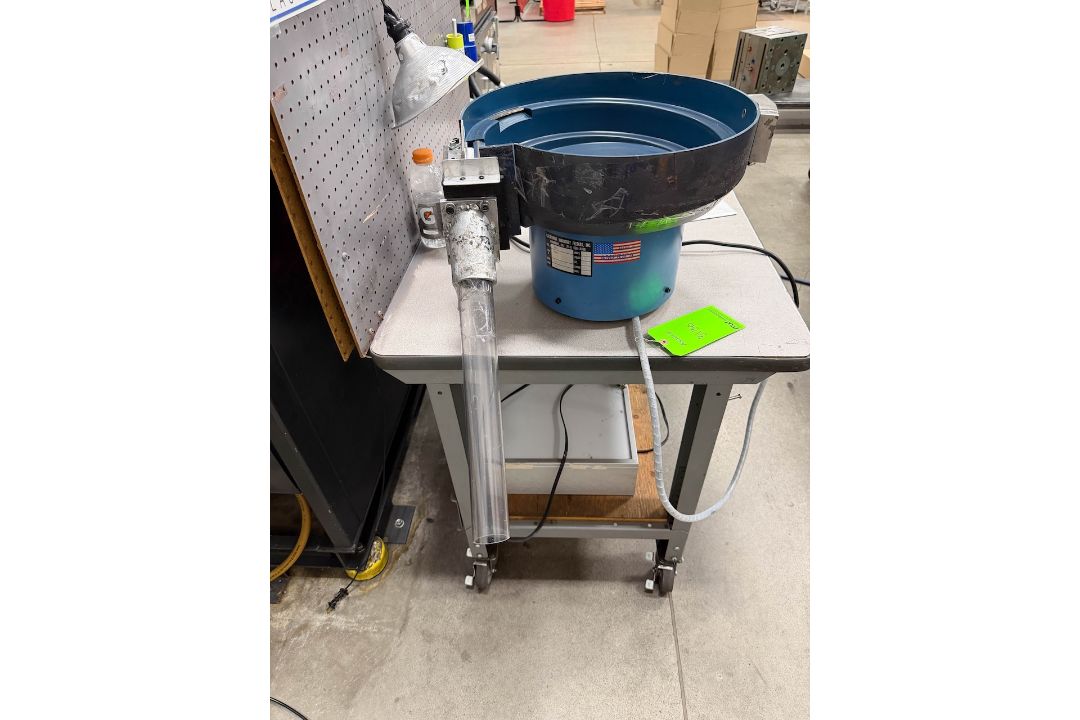 California Vibratory Feeders Vibratory Bowl Feeder w/Linear Track - Image 2 of 5