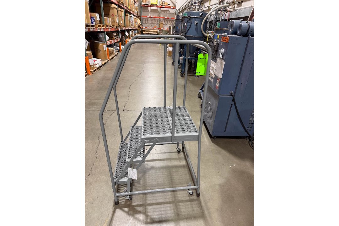 3-Step Rolling Ladder - Image 2 of 3