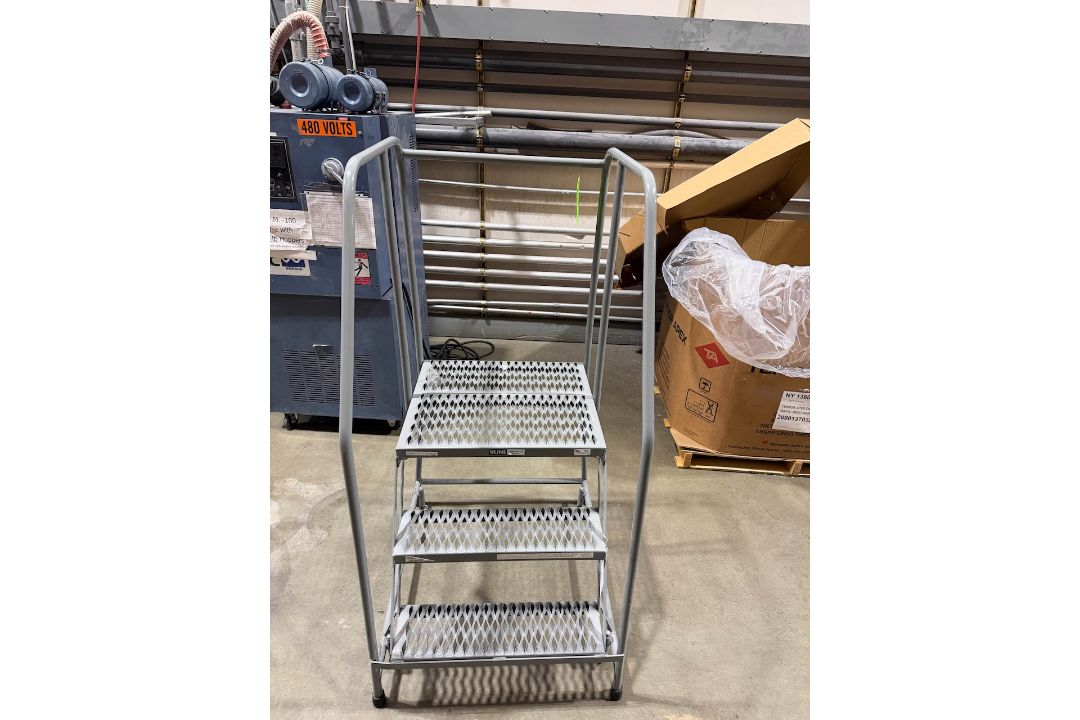 3-Step Rolling Ladder - Image 1 of 3