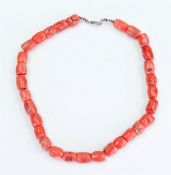 Organic blood coral necklace with (base) silver-colored clasp, bead dimensions 1 -1.5 cm.
Weight 87