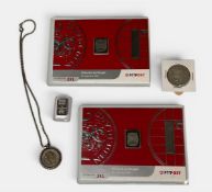 A lot consisting of a 10-gram silver bar, a silver Rijksdaaler, and a 1 Guilder 1842 in a silver pen