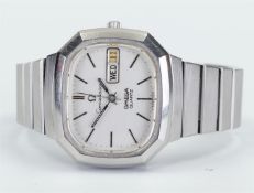 A vintage (1970s) Omega Constellation Quartz men's watch in the iconic 38 mm 'TV-Shape' version. The