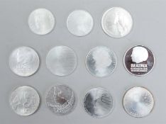 Lot of various silver Guilders including 50 Guilder pieces, 256 grams.