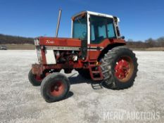 International 1086 Tractor